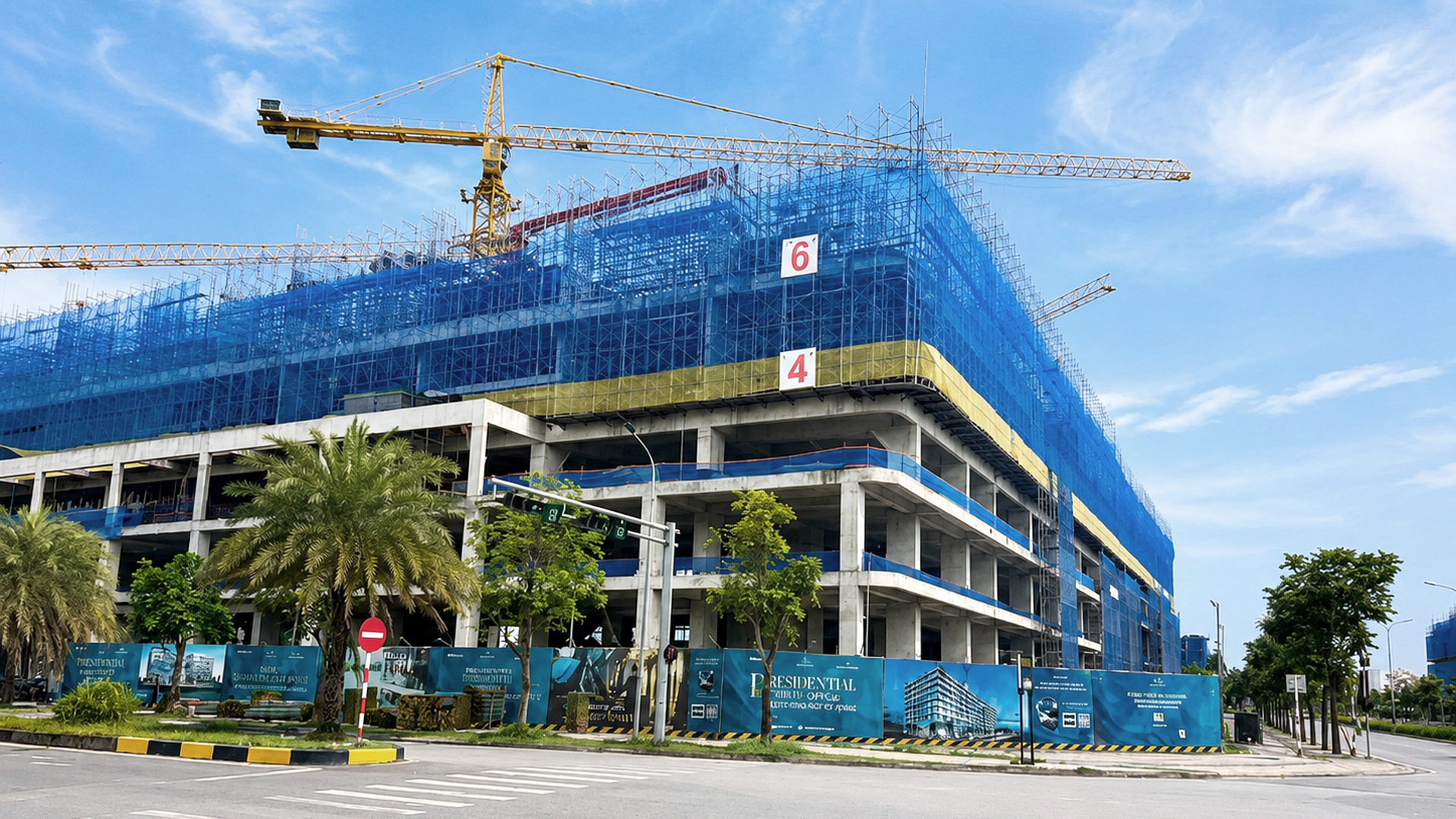 Mua Bất Động Sản 2026: Tiến Độ Thi Công Mới Là Yếu Tố Quan Trọng Nhất 5 Hai tòa Emirates (CT5) và Atlantis (CT6) tại Noble Crystal Long Bien WorldHotels Residences đã thi công đến dầm sàn tầng 8 và đang tăng tốc các tầng tiếp theo.