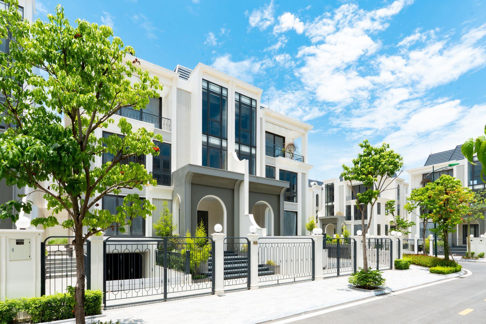 Kiến trúc tân cổ điển hòa quyện cùng công năng hiện đại, thiết lập chuẩn mực sống mới cho giới tinh hoa tại Eden Residences .
